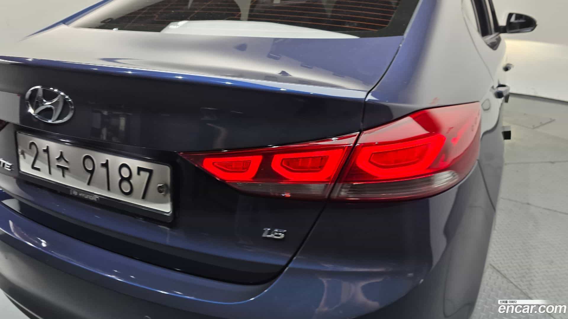 AVANTE Hyundai 2017.6-OUTER-033