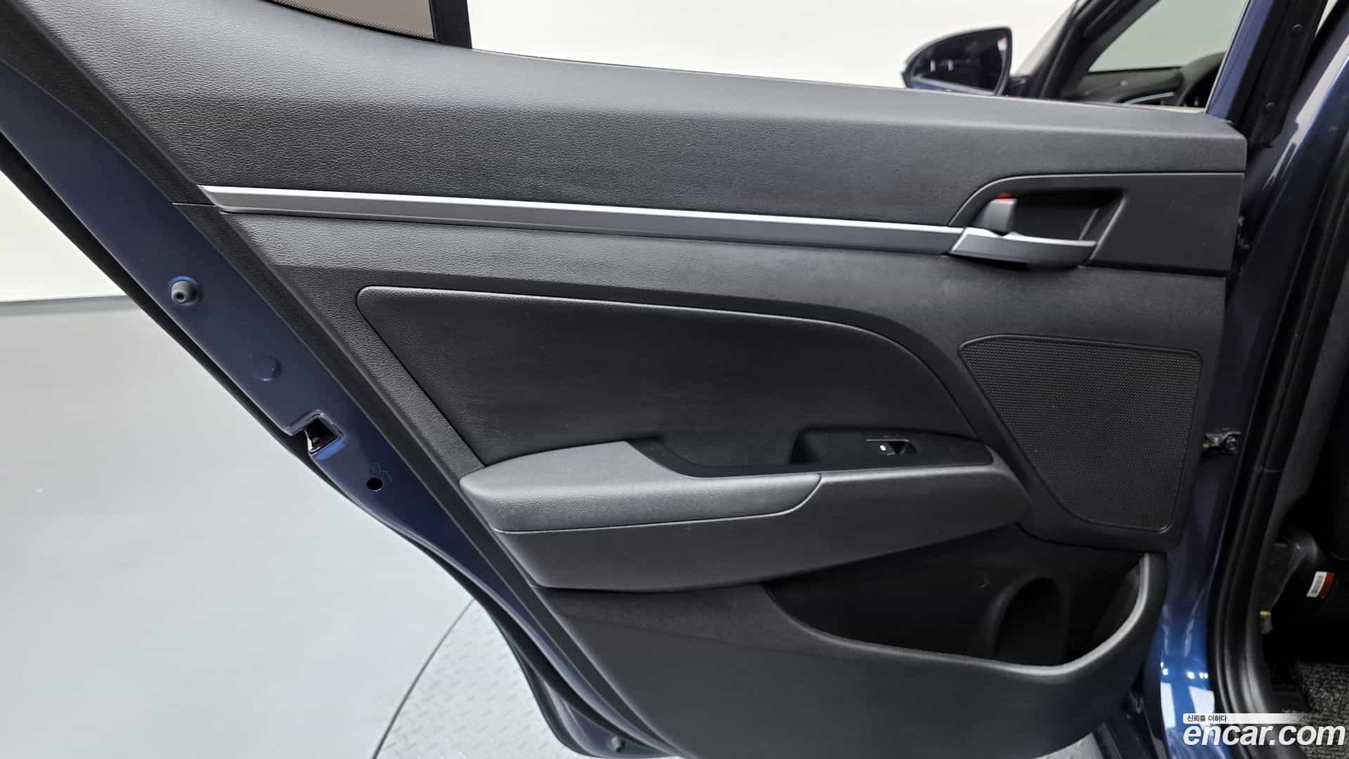 AVANTE Hyundai 2017.6-INNER-035
