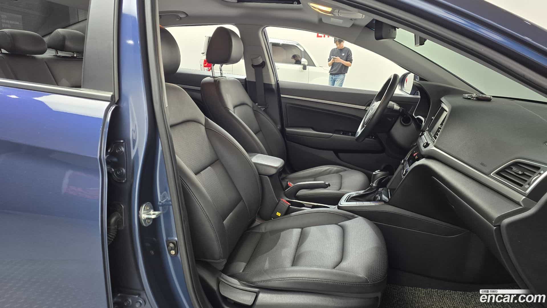 AVANTE Hyundai 2017.6-INNER-036