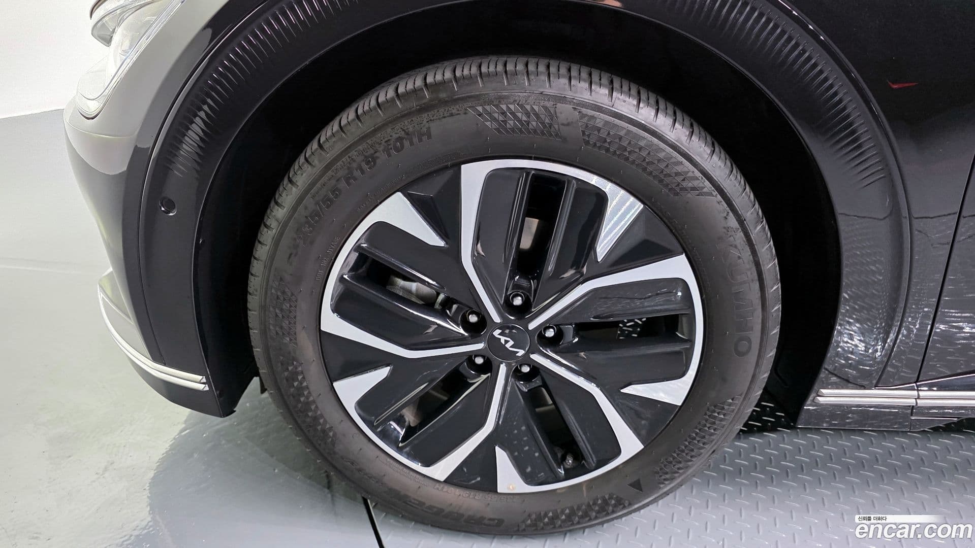 Main__Slider__Photo:EV6 Kia 2023.3-4