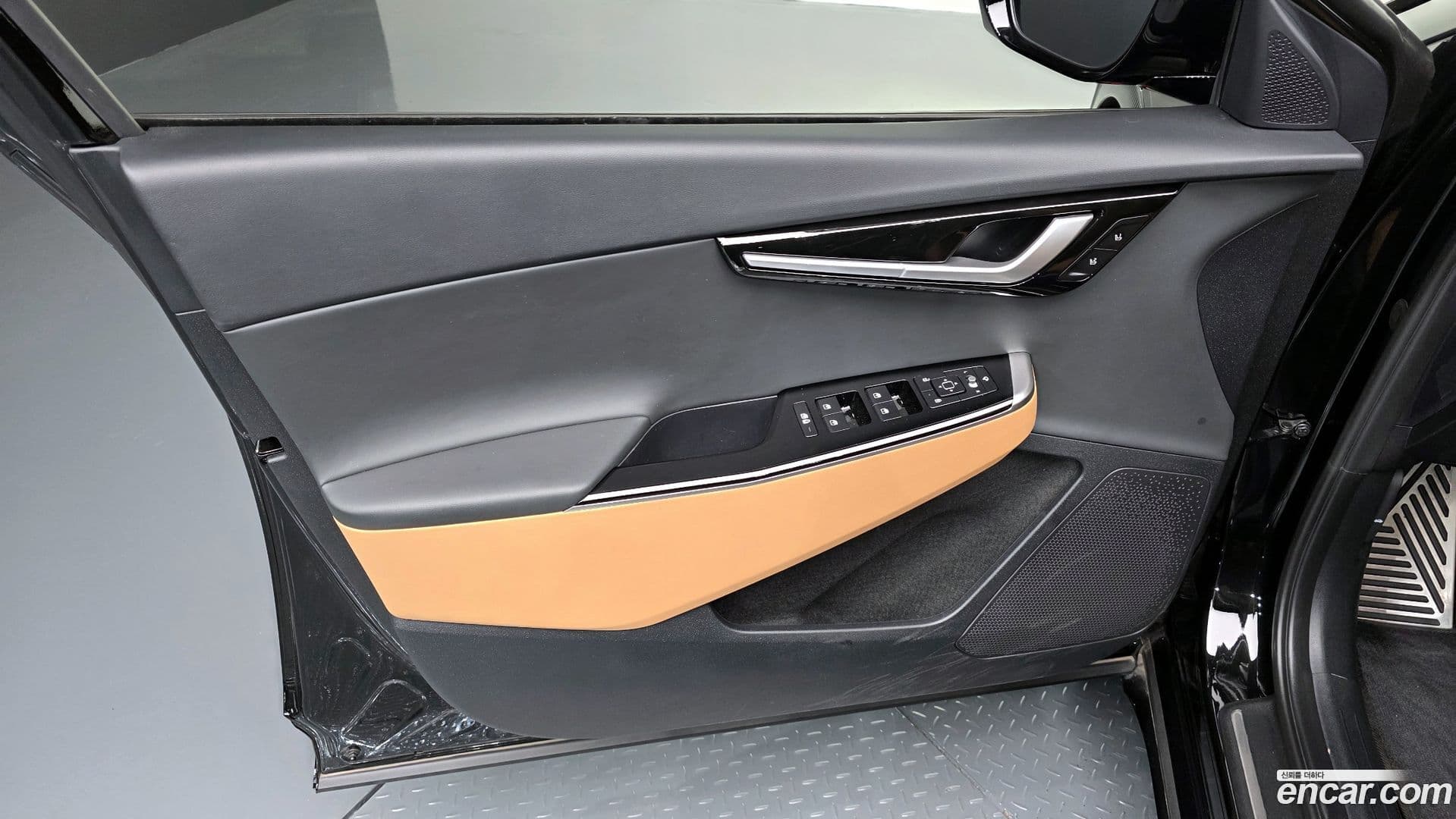 Main__Slider__Photo:EV6 Kia 2023.3-23
