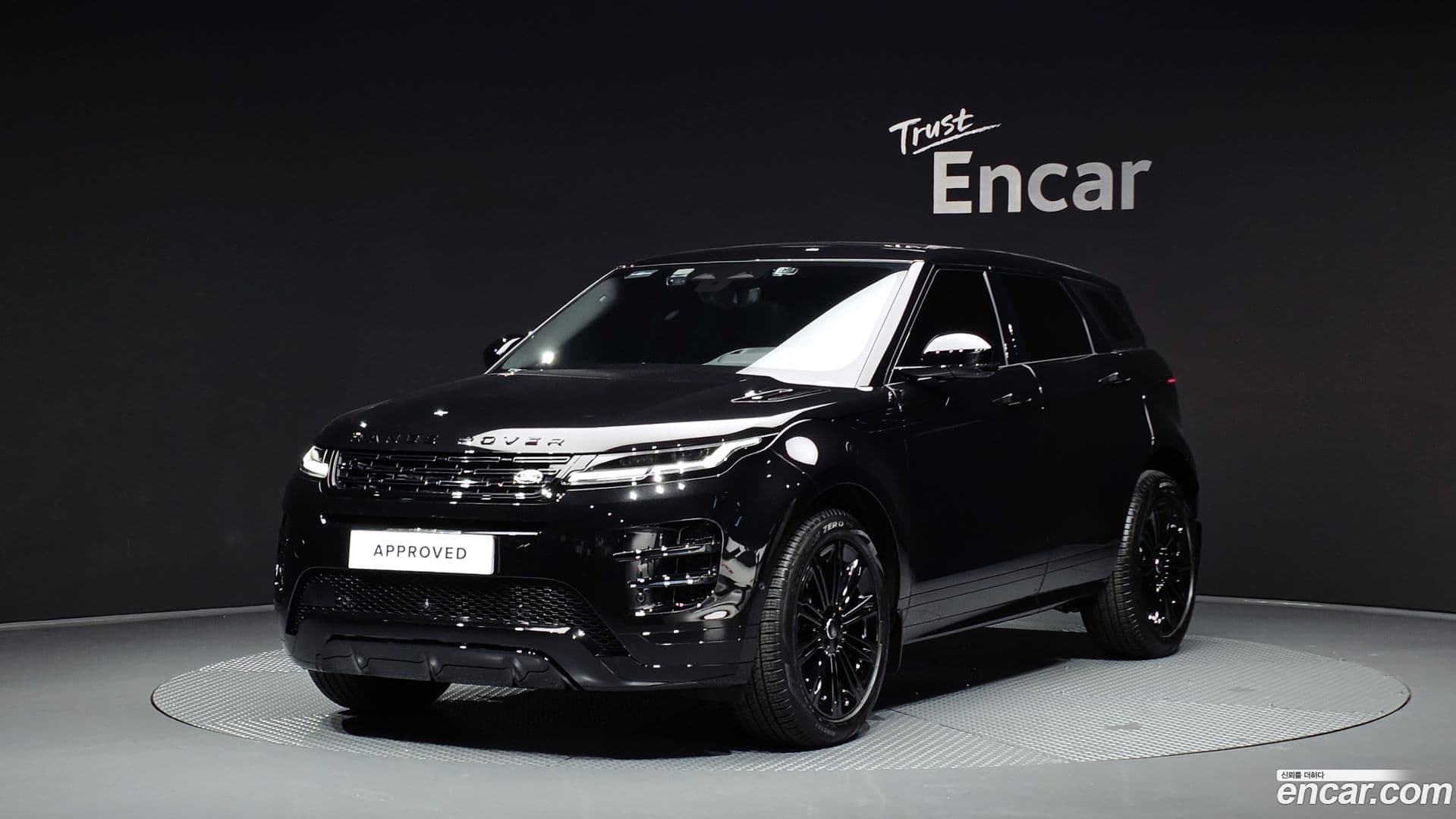 Main__Slider__Photo:Range Rover Evoque Land Rover 2025.10-0