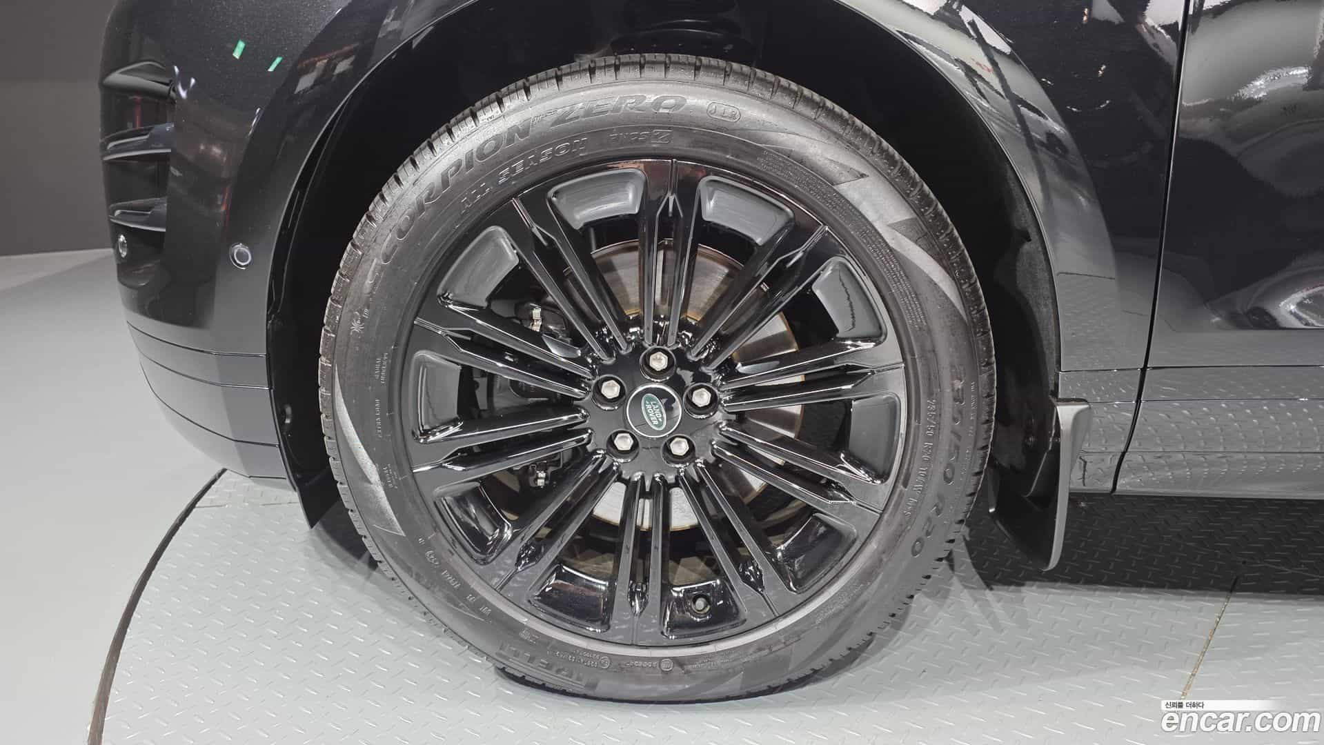 Range Rover Evoque Land Rover 2025.10-OUTER-005