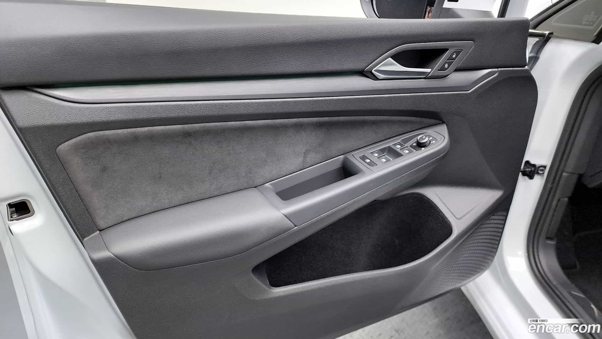 Golf Volkswagen 2024.8-INNER-034