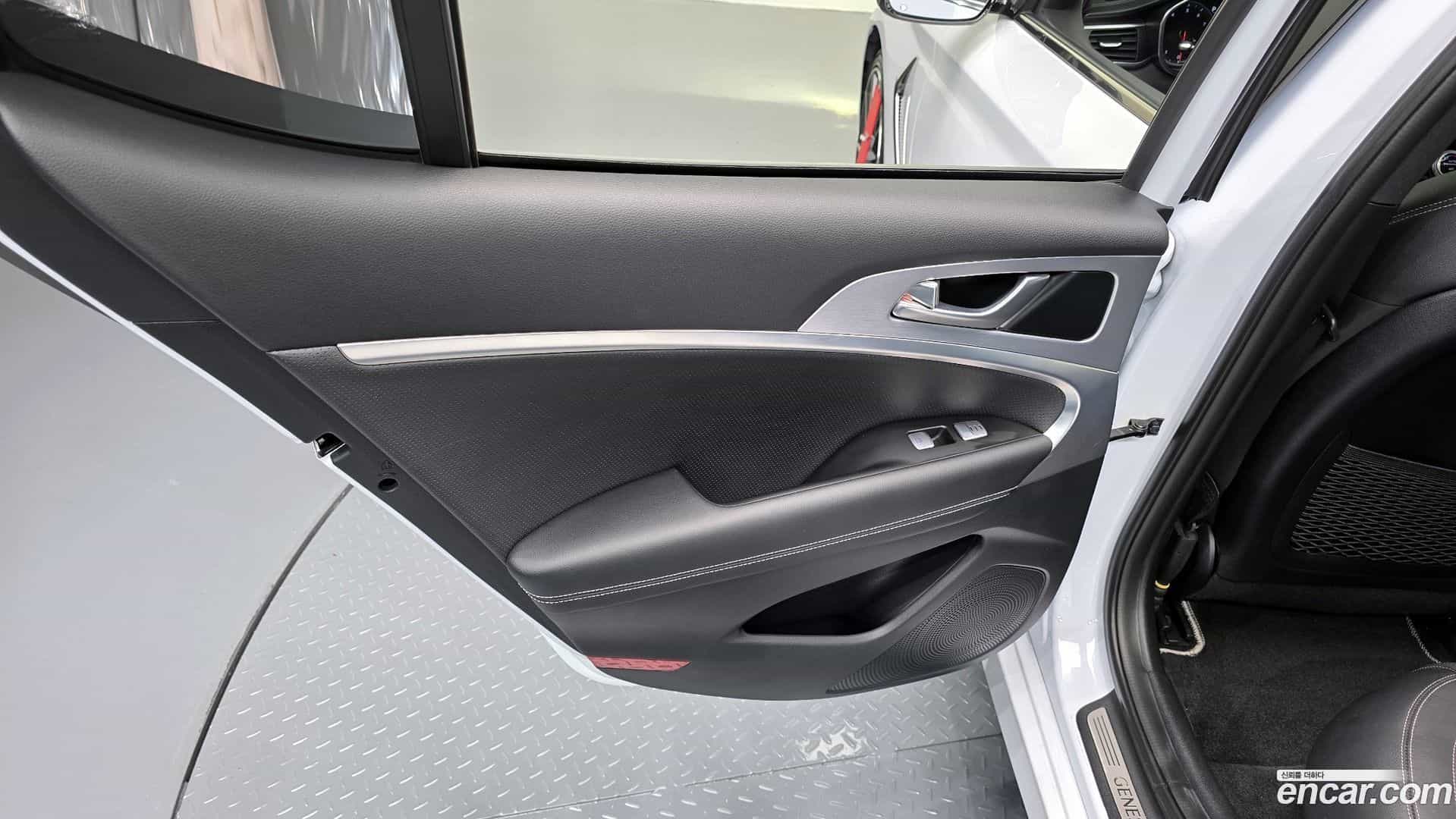 G70 Genesis 2019.0-INNER-035