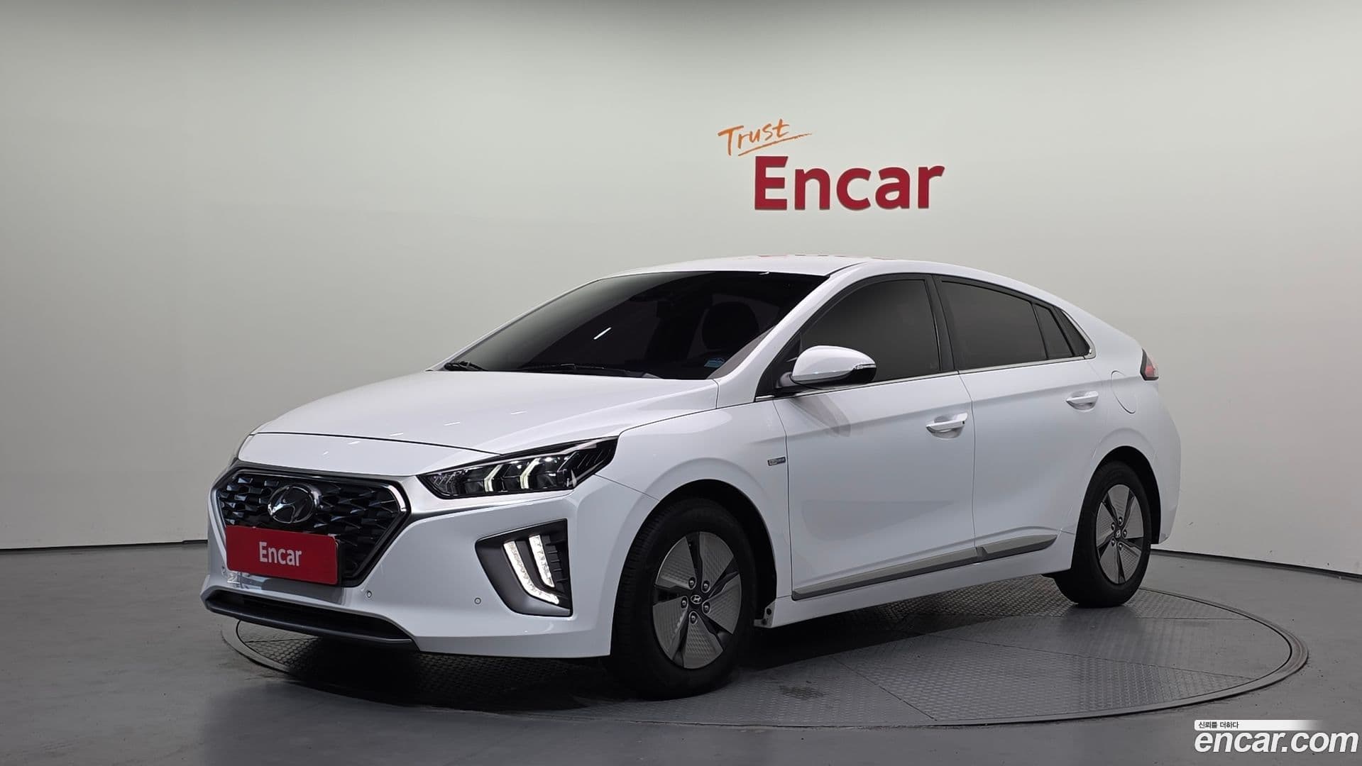 Main__Slider__Photo:Ioniq Hyundai 2019.10-0