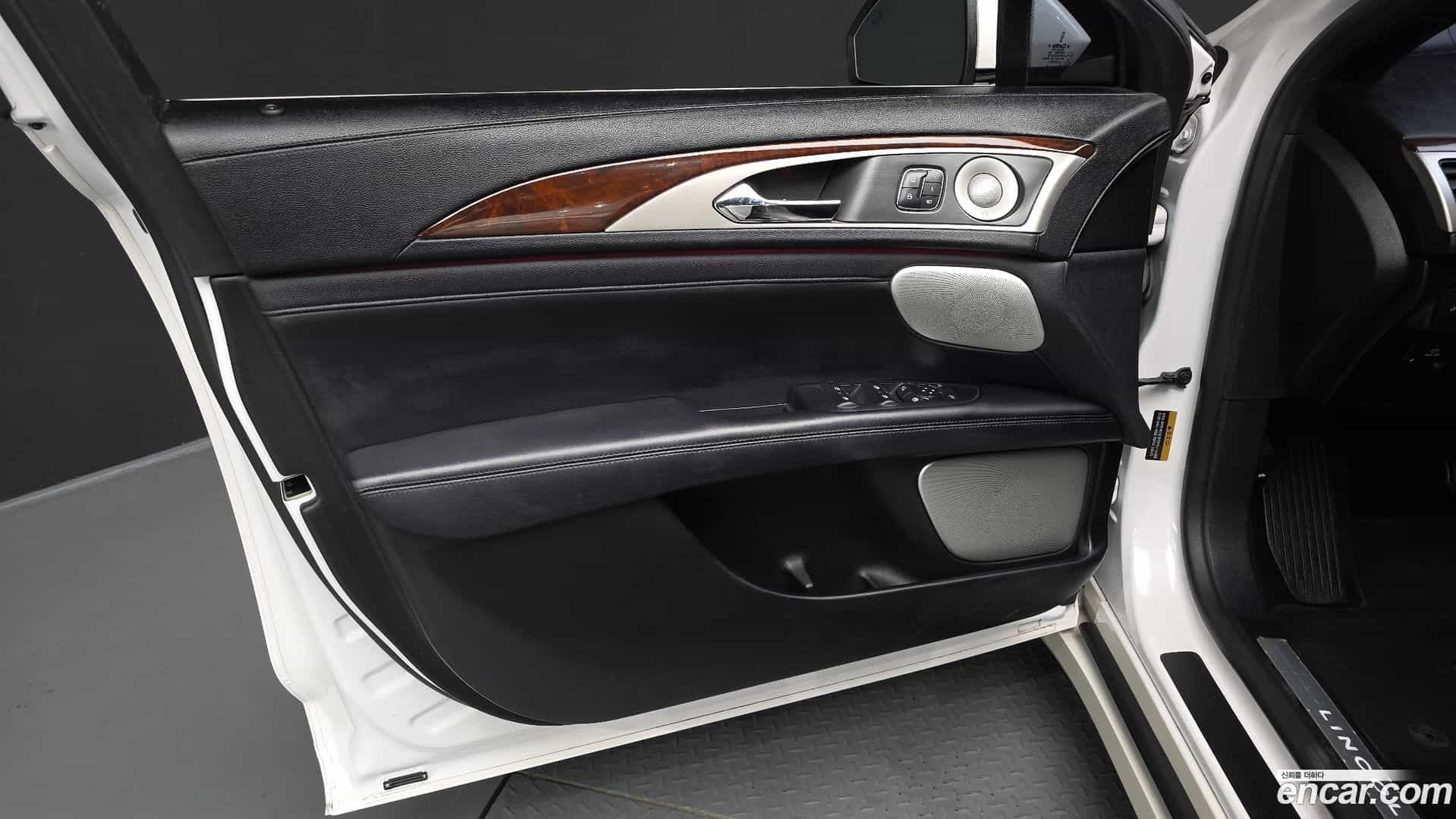MKZ Lincoln 2017.9-INNER-034