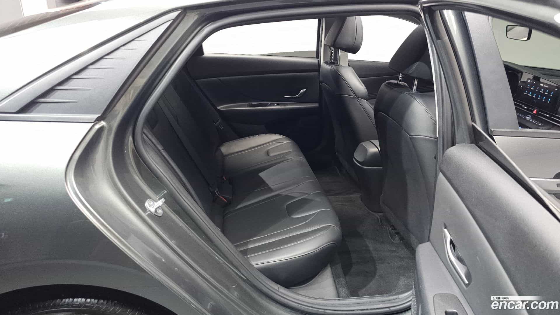 AVANTE Hyundai 2022.4-OPTION-016