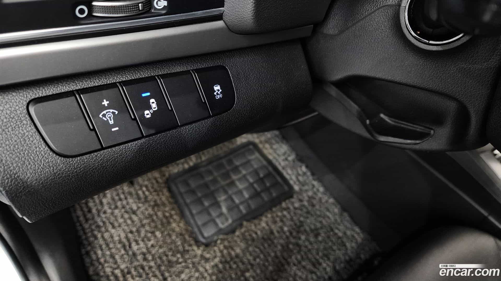 AVANTE Hyundai 2017.10-OPTION-023