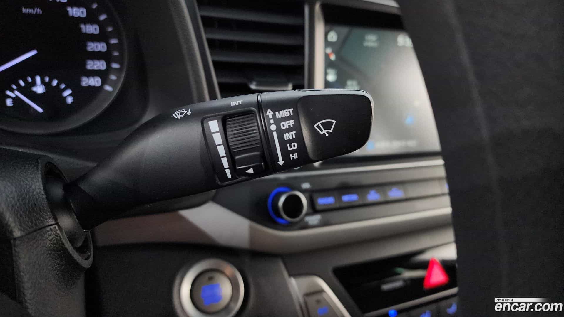 AVANTE Hyundai 2017.10-OPTION-024