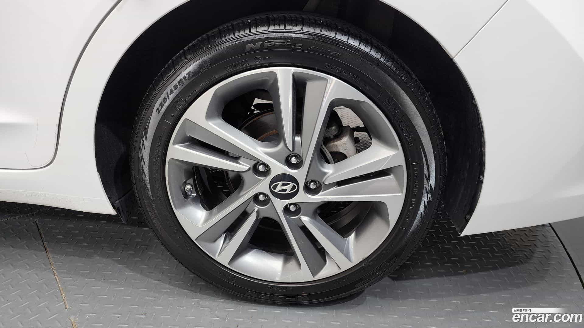 AVANTE Hyundai 2017.10-OUTER-031