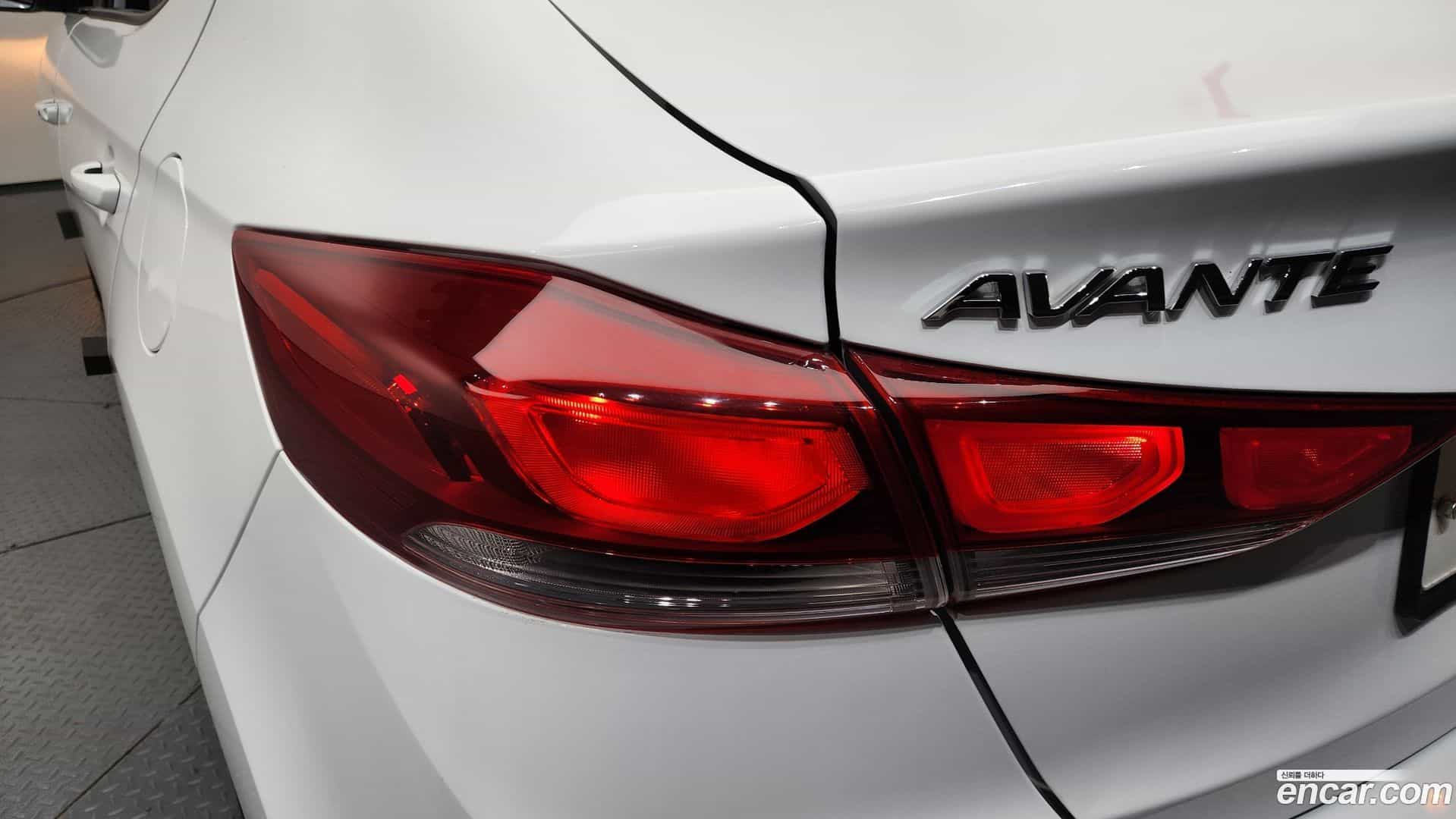 AVANTE Hyundai 2017.10-OUTER-033