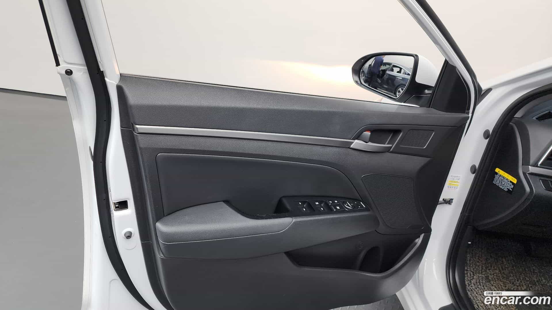 AVANTE Hyundai 2017.10-INNER-034