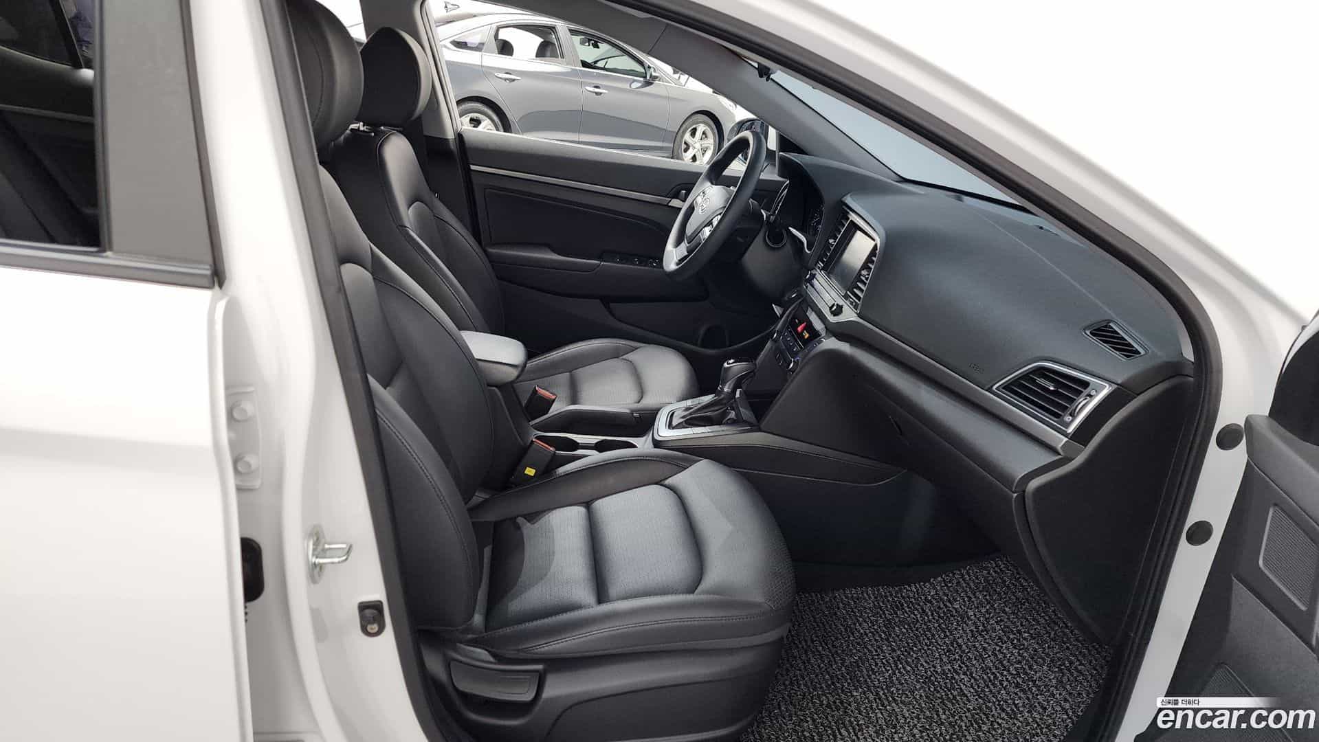 AVANTE Hyundai 2017.10-INNER-036