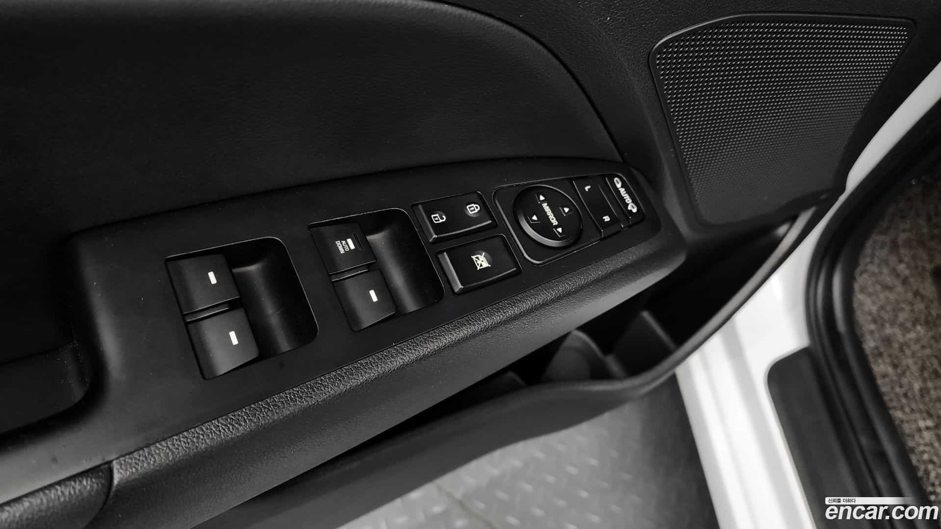 AVANTE Hyundai 2017.10-OPTION-040
