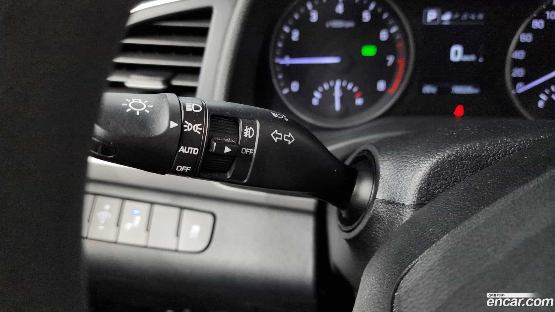 AVANTE Hyundai 2017.10-OPTION-041