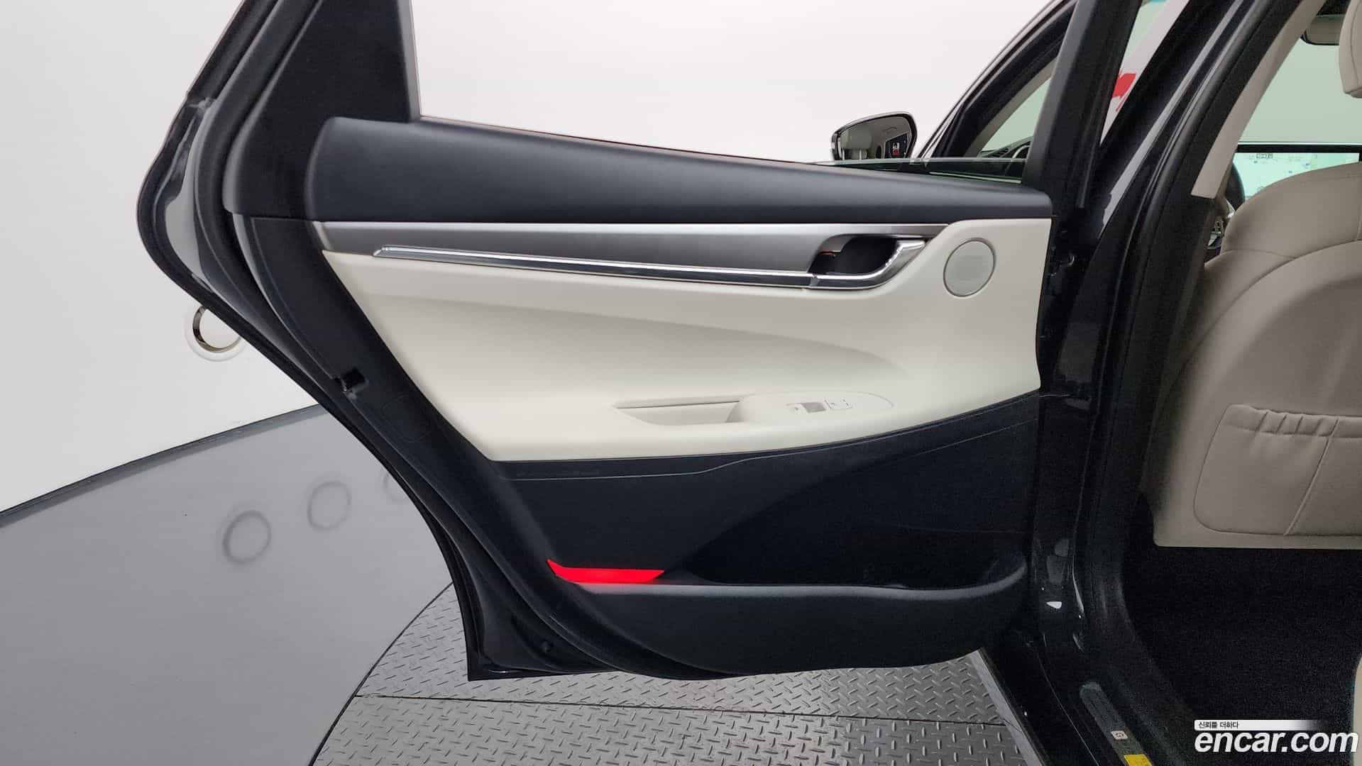 Grandeur Hyundai 2022.3-INNER-035