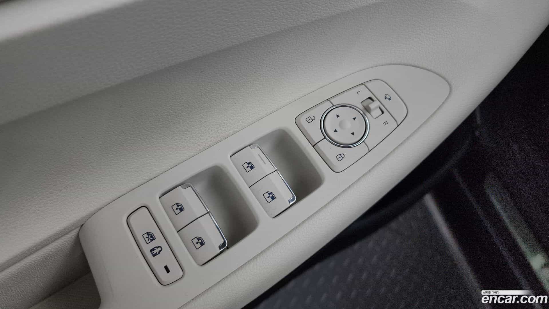 Grandeur Hyundai 2022.3-OPTION-050