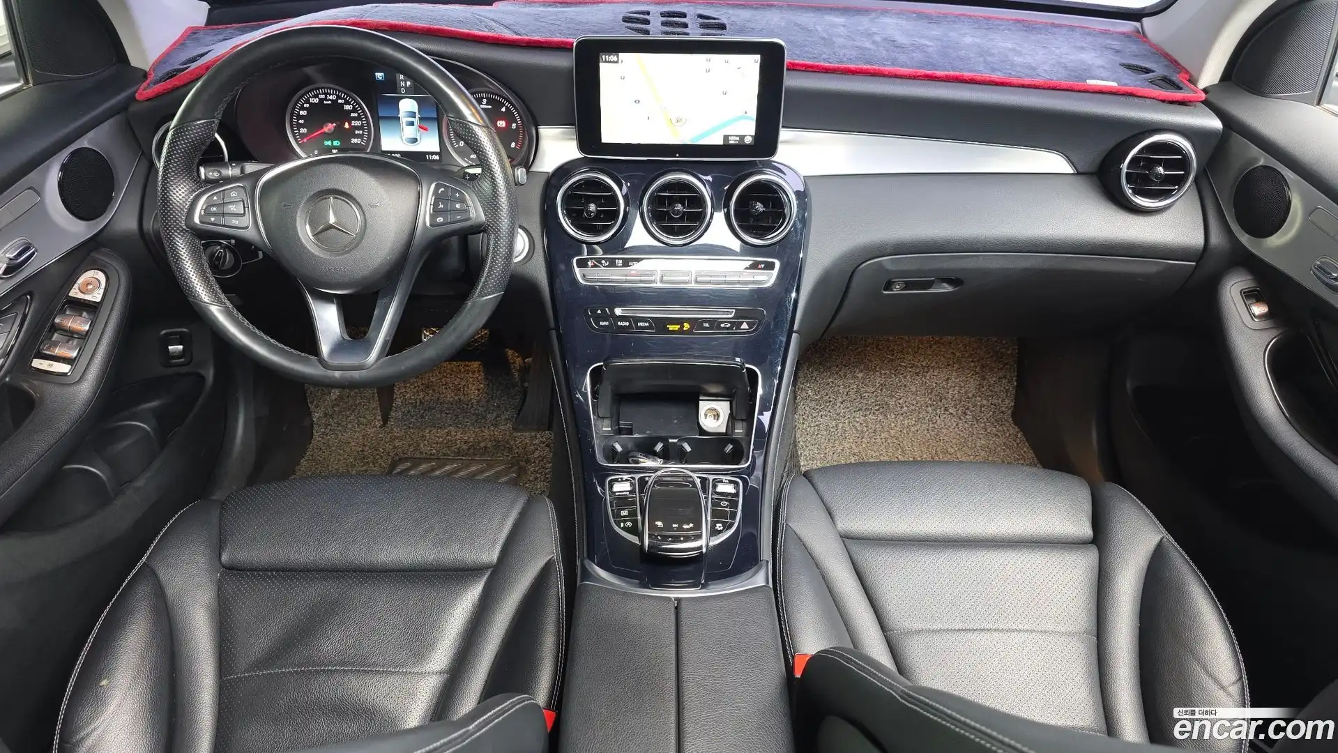 GLC-Class Mercedes-Benz 2017.10-INNER-007