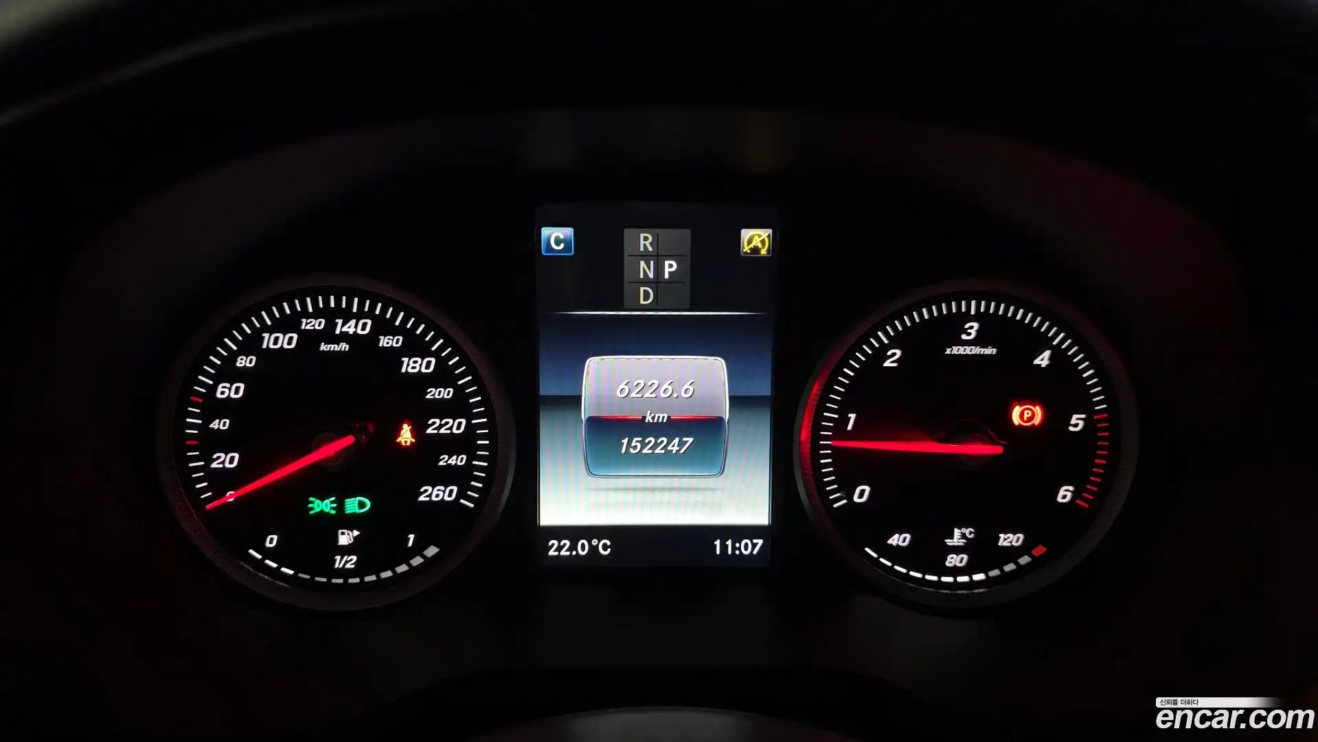 GLC-Class Mercedes-Benz 2017.10-INNER-008