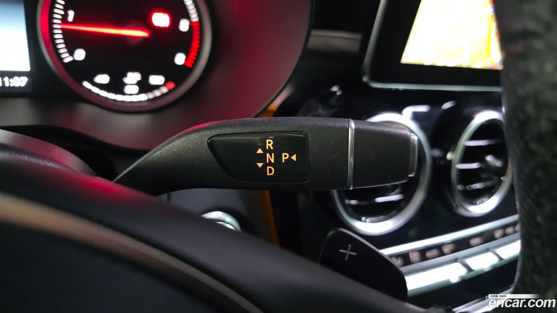 GLC-Class Mercedes-Benz 2017.10-INNER-009