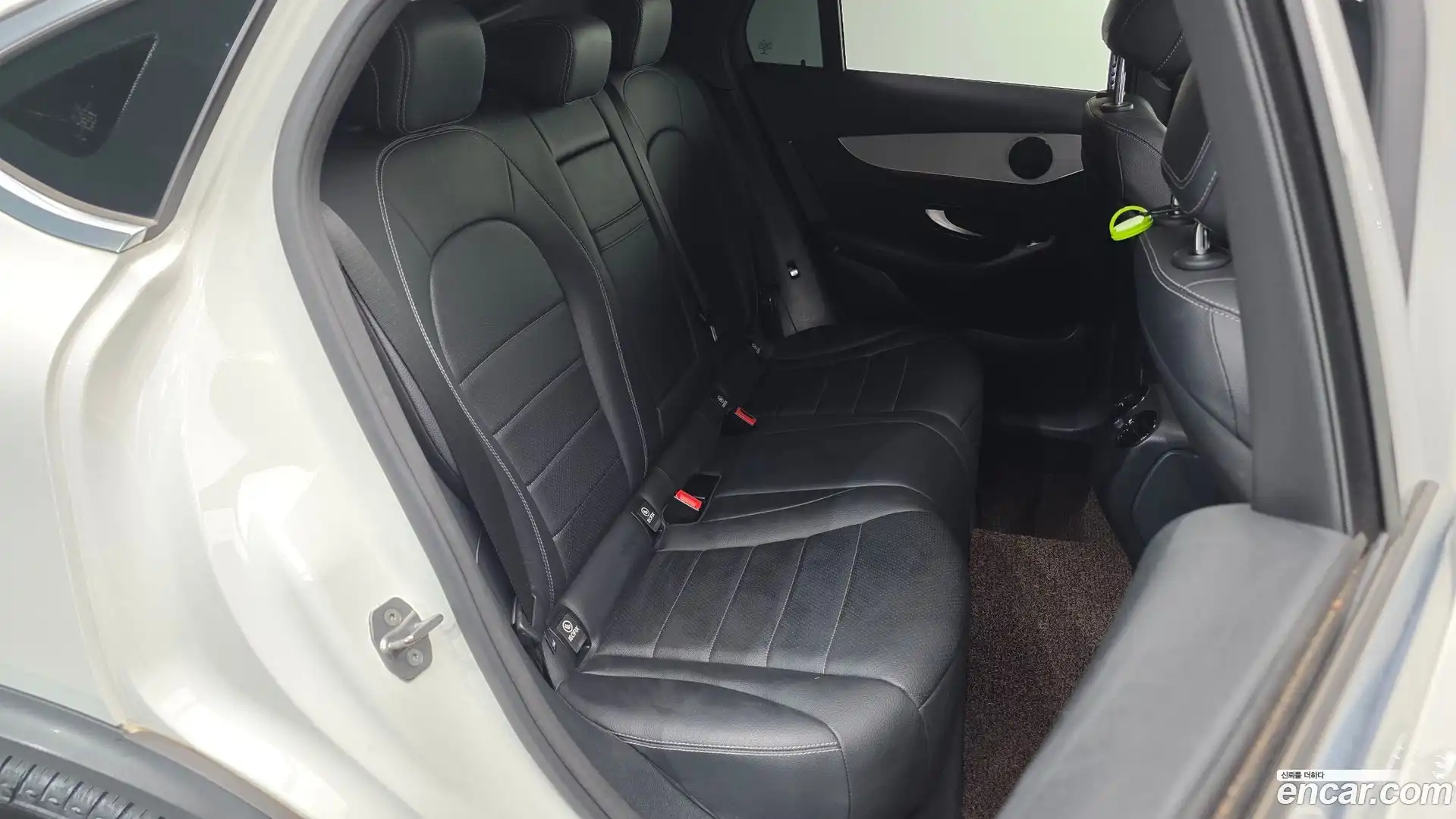 GLC-Class Mercedes-Benz 2017.10-OPTION-015