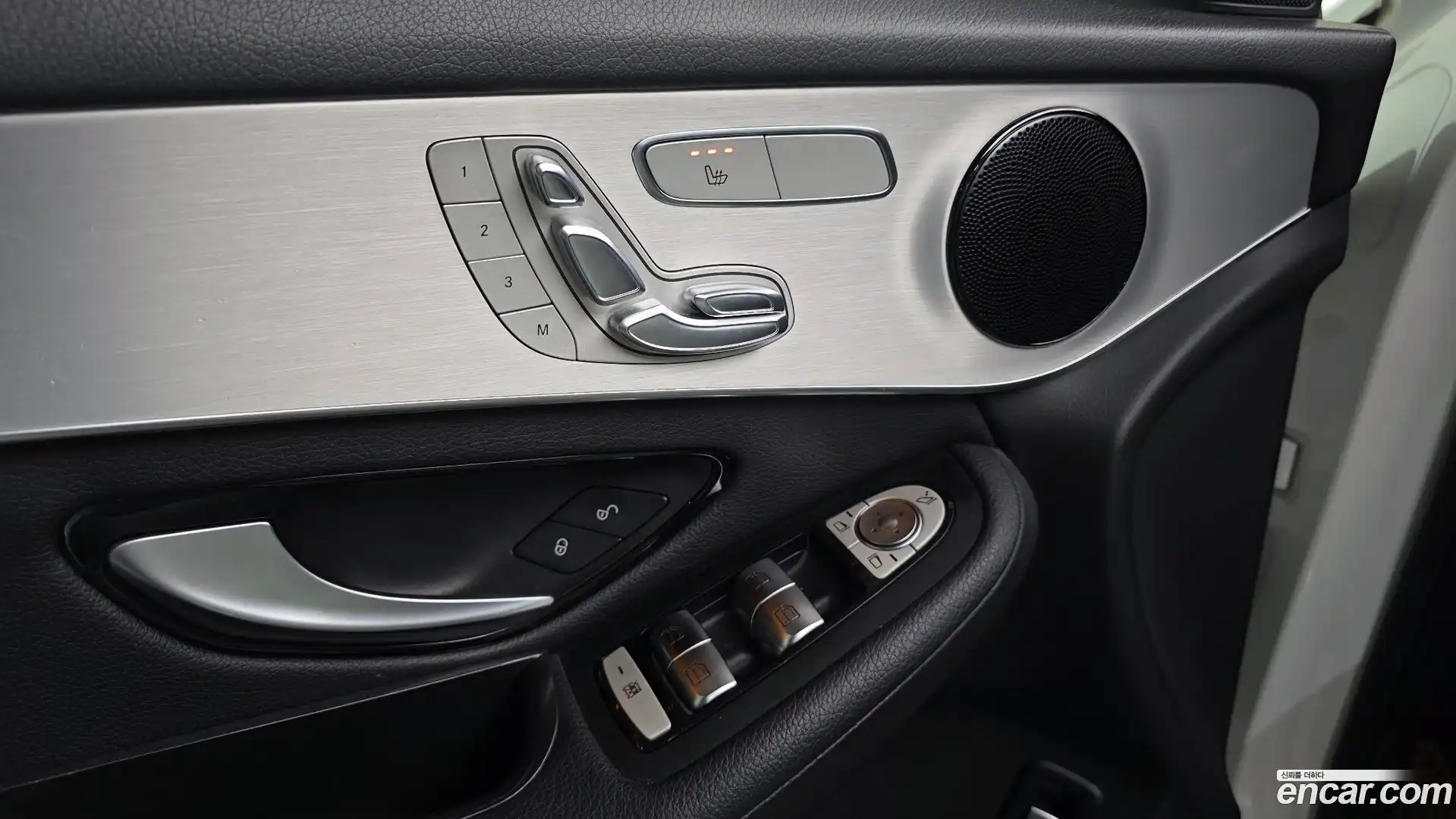 GLC-Class Mercedes-Benz 2017.10-OPTION-020