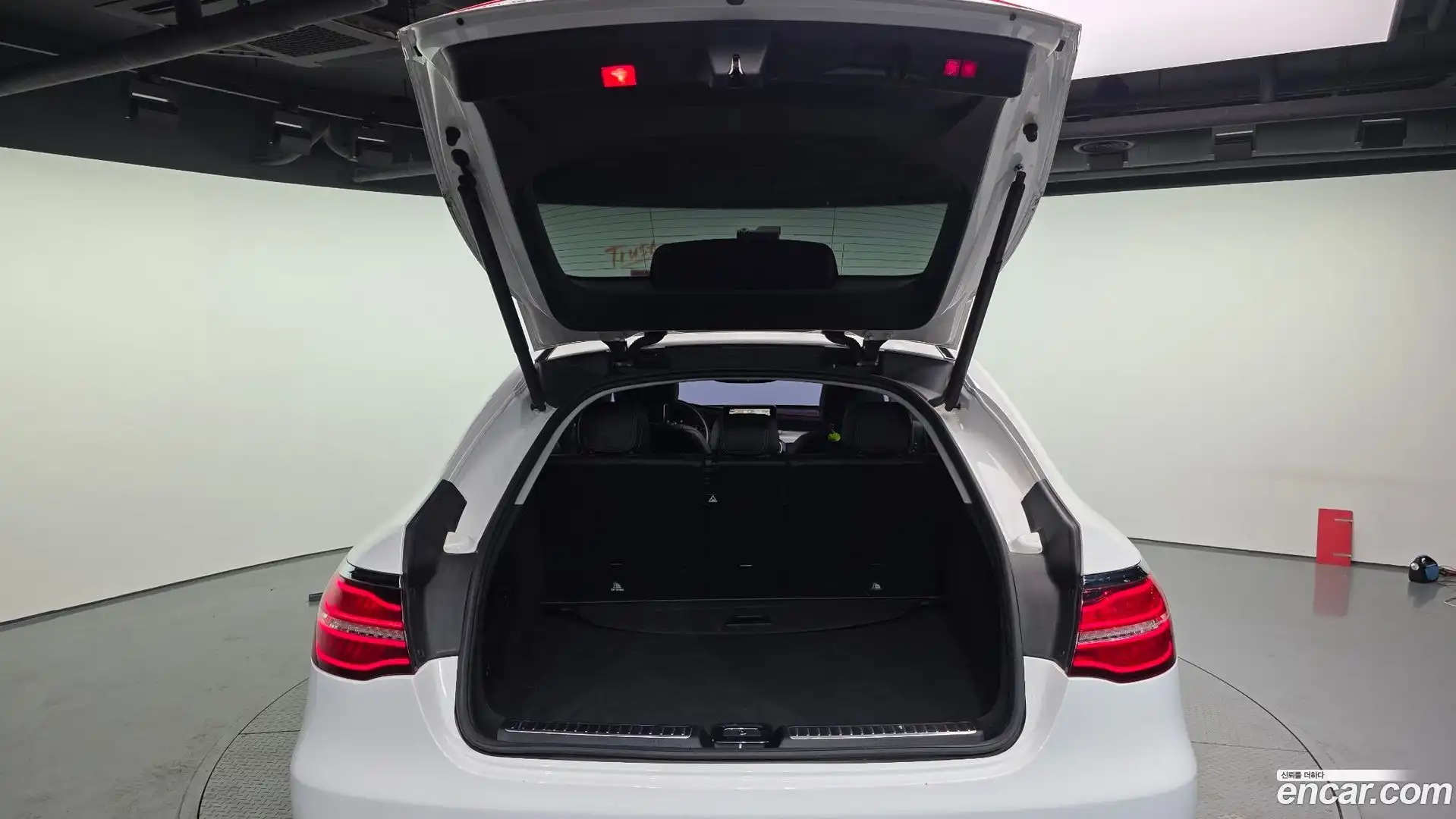 GLC-Class Mercedes-Benz 2017.10-OPTION-024