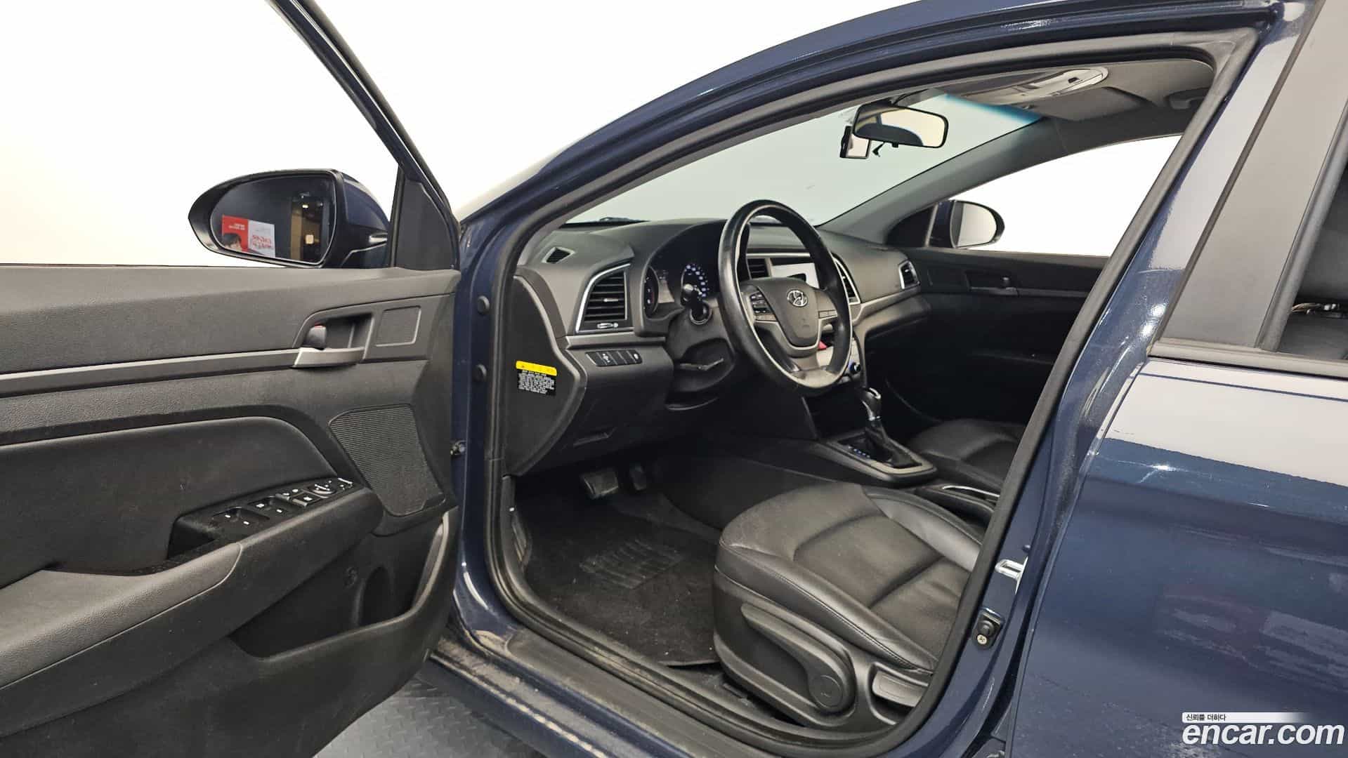 AVANTE Hyundai 2016.0-INNER-010