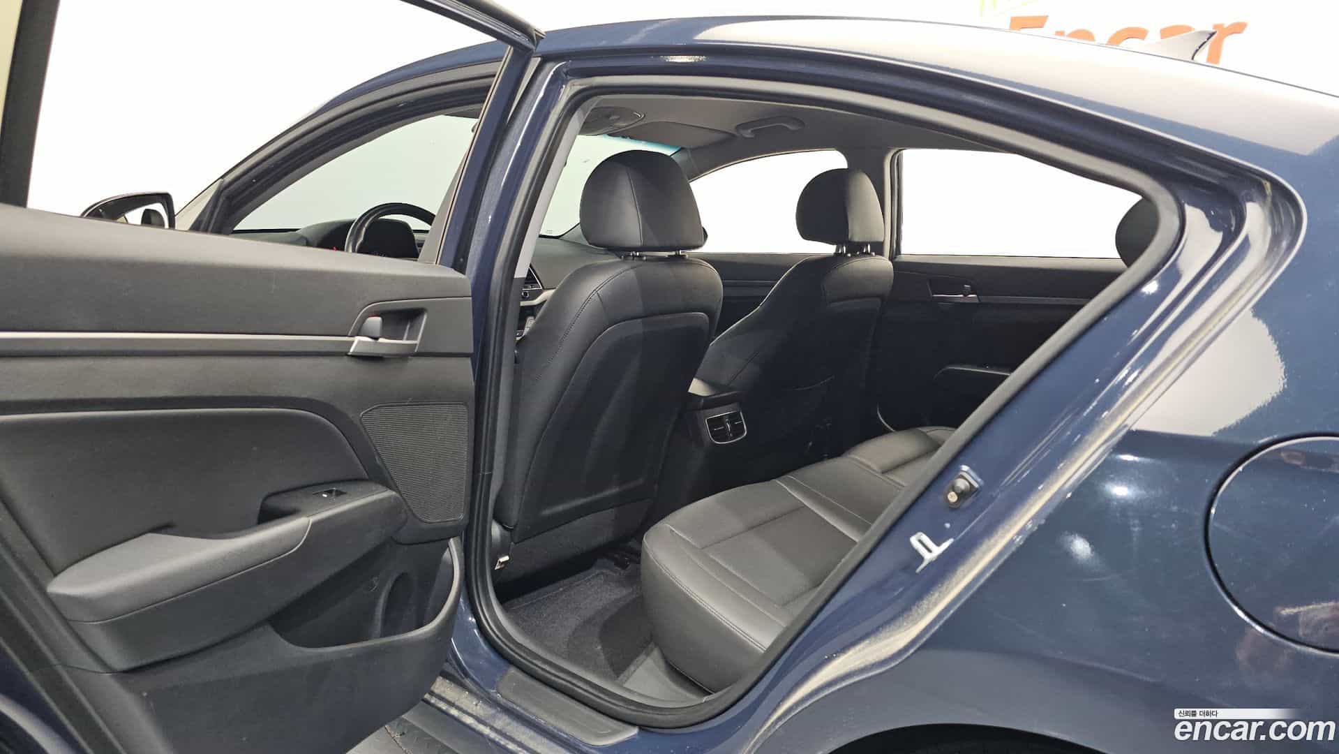 AVANTE Hyundai 2016.0-OPTION-015