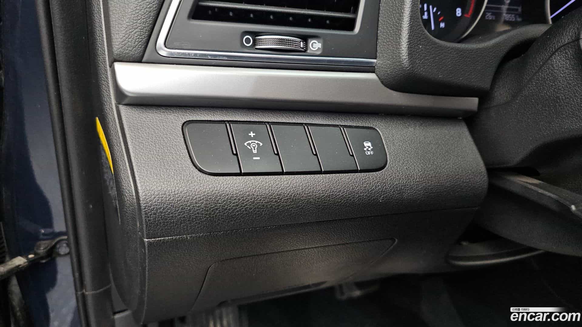 AVANTE Hyundai 2016.0-OPTION-018