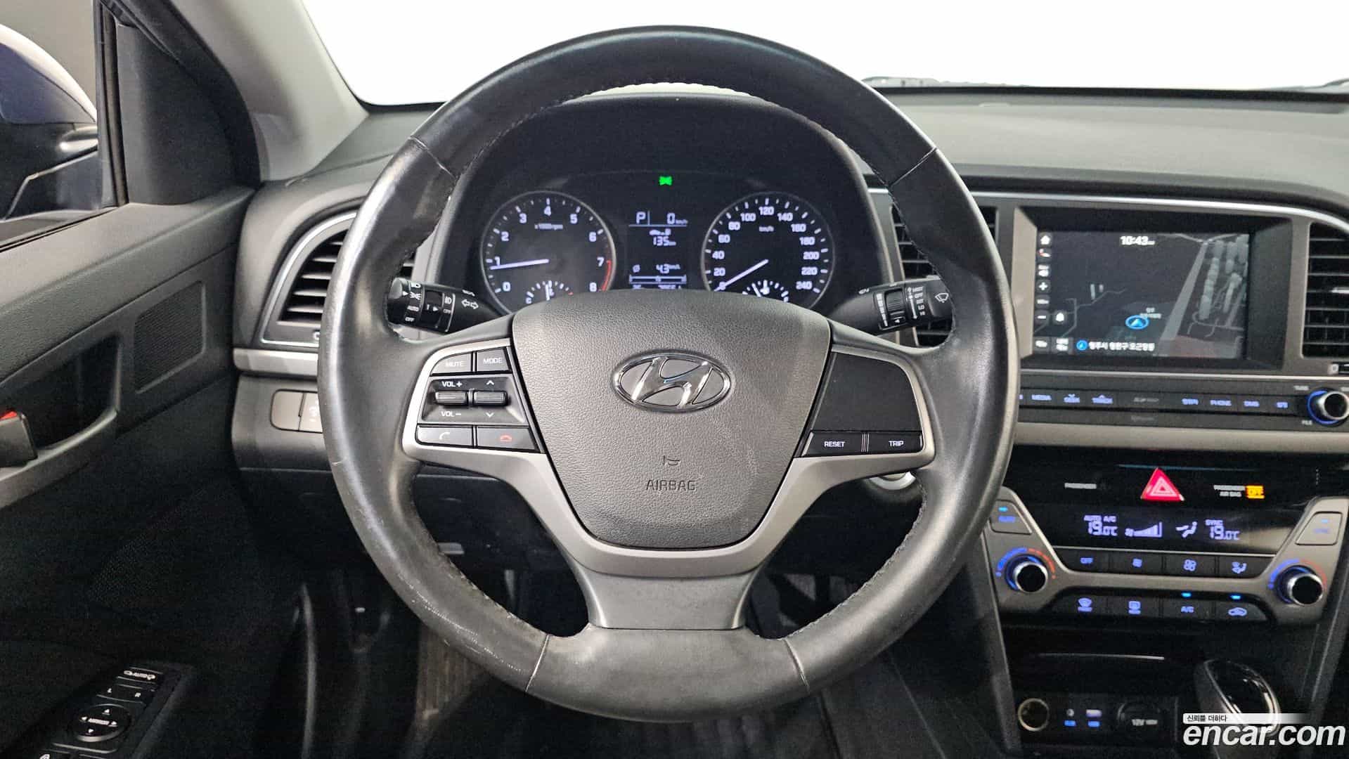 AVANTE Hyundai 2016.0-OPTION-019