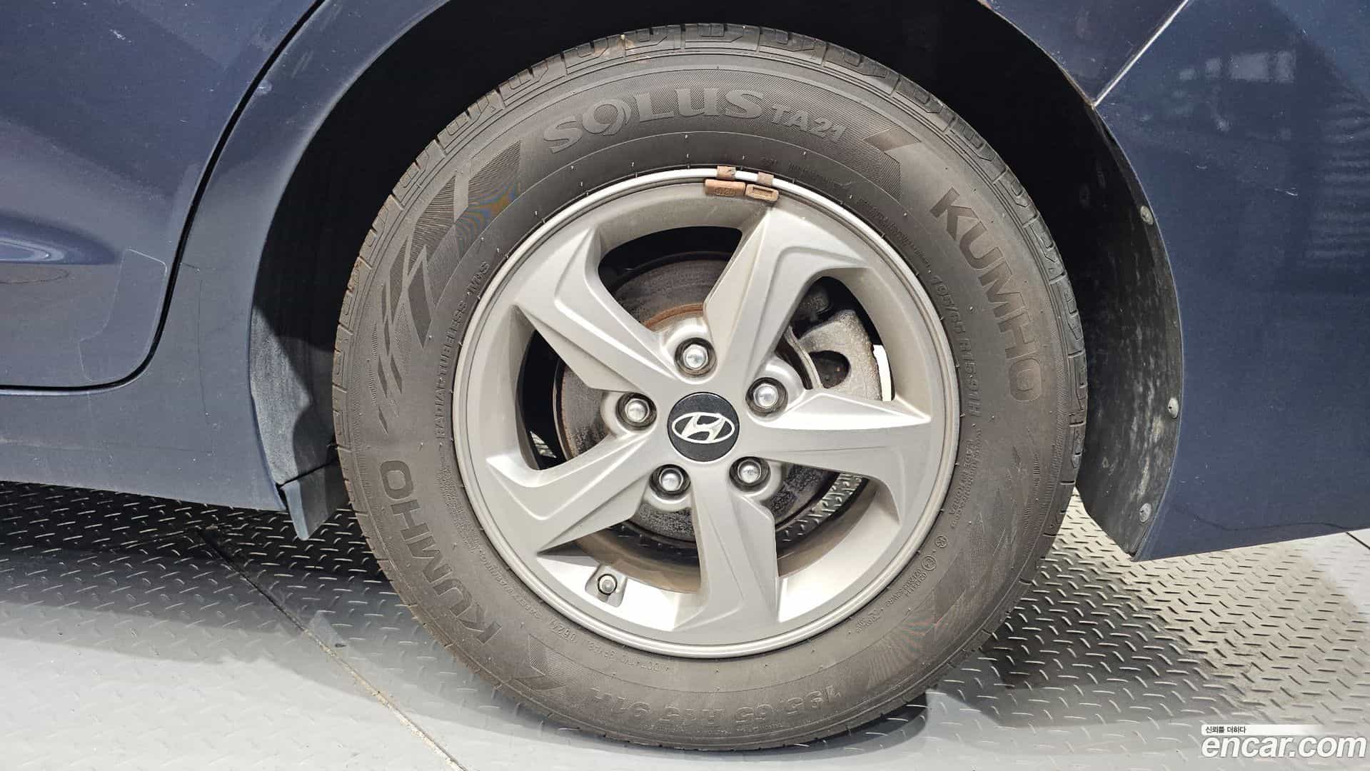 AVANTE Hyundai 2016.0-OUTER-031