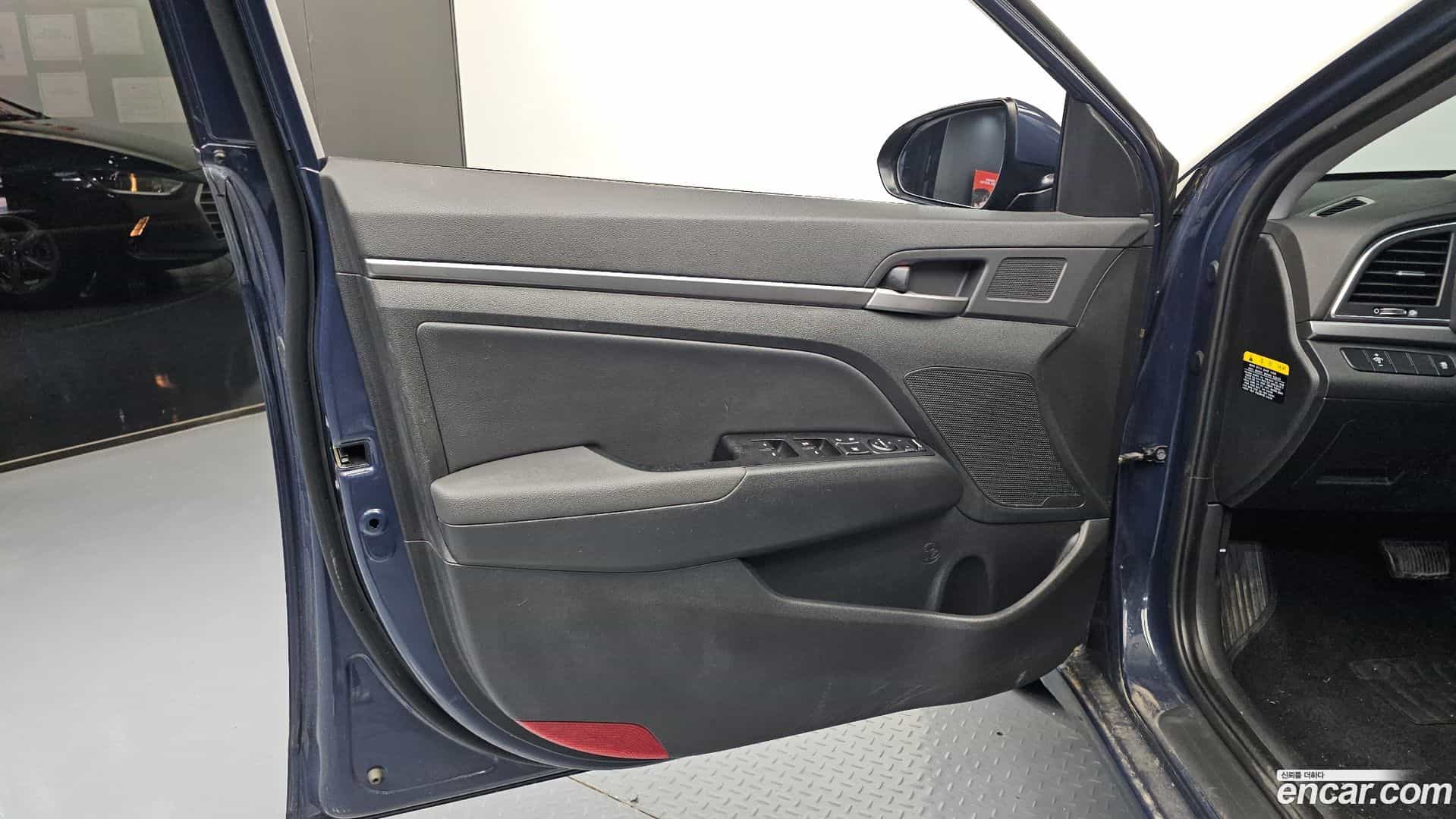 AVANTE Hyundai 2016.0-INNER-034