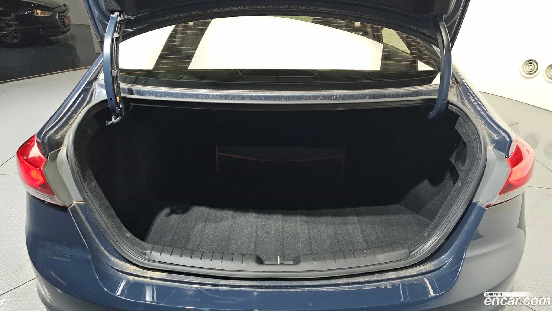 AVANTE Hyundai 2016.0-OPTION-040
