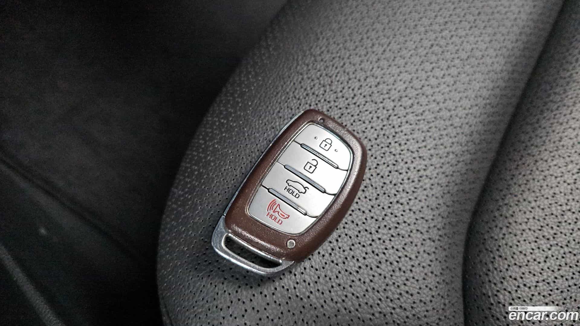 AVANTE Hyundai 2016.0-OPTION-041