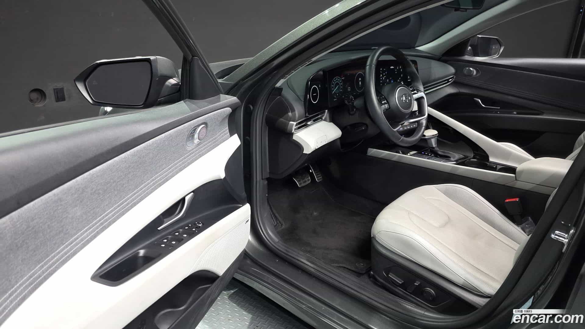 AVANTE Hyundai 2022.10-INNER-010