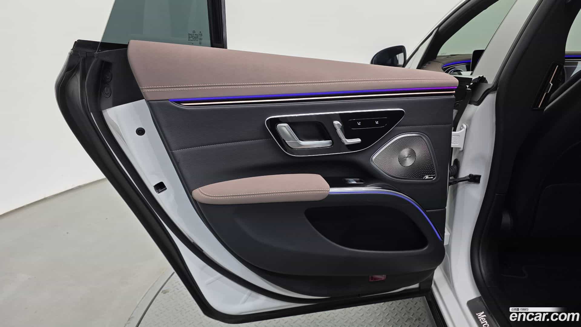 EQS Mercedes-Benz 2023.5-INNER-035