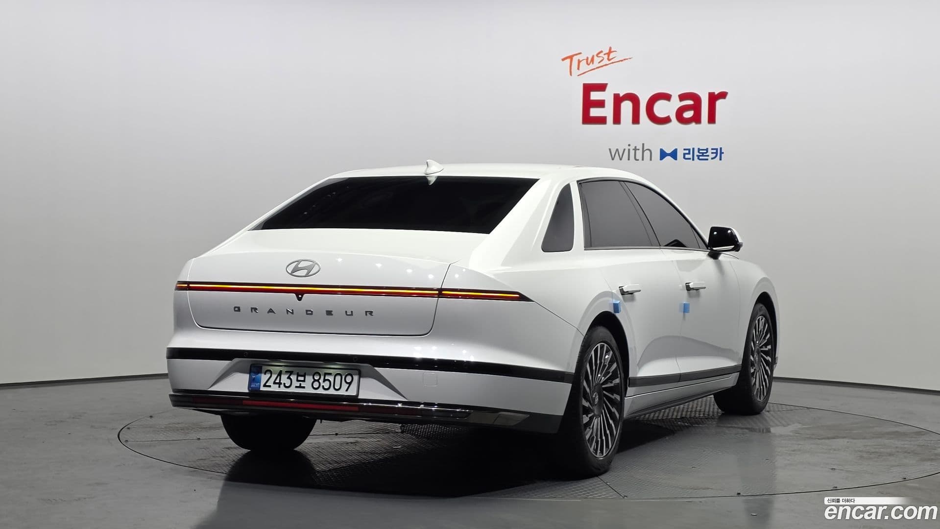 Main__Slider__Photo:Grandeur Hyundai 2023.10-1