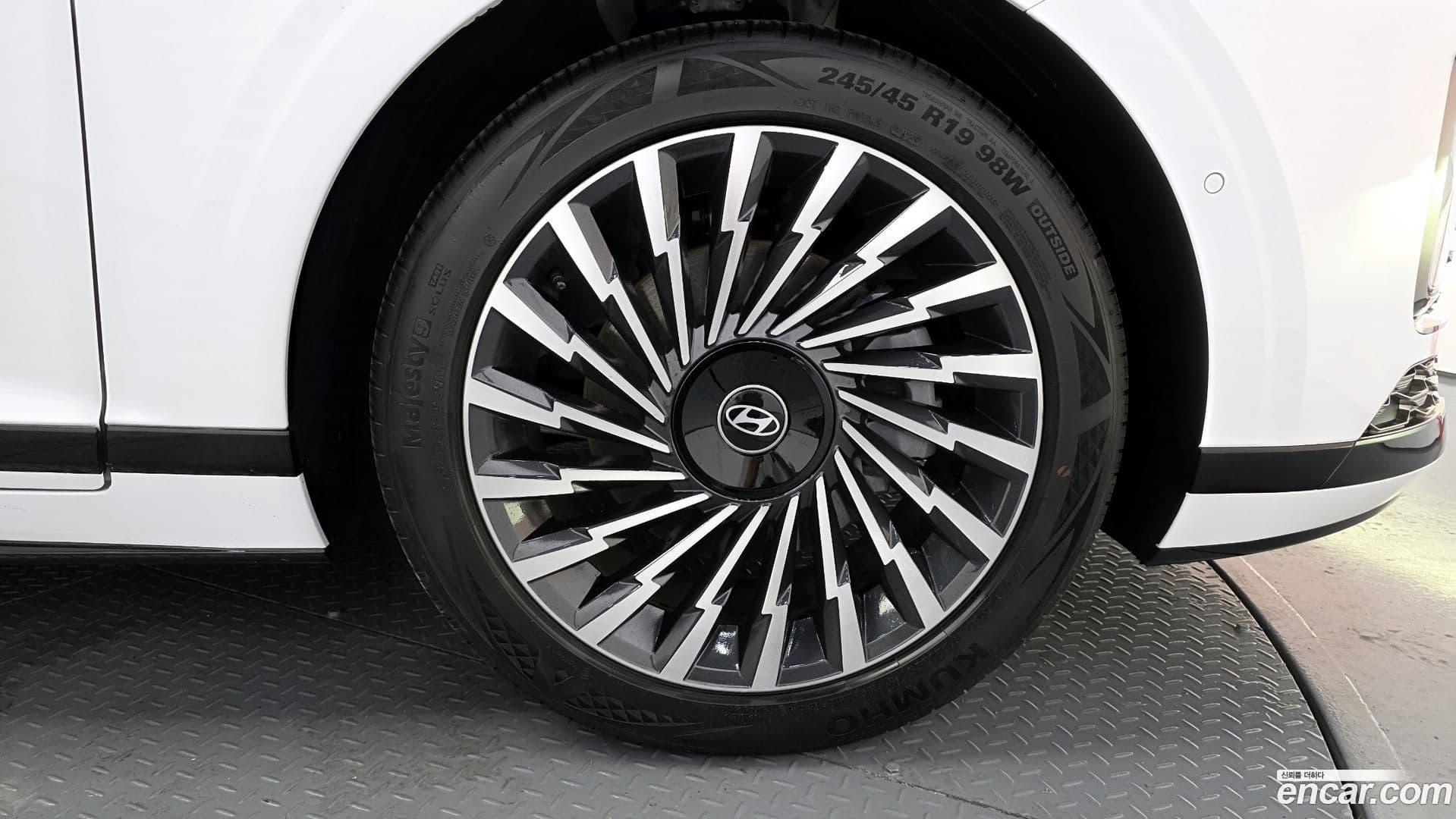 Main__Slider__Photo:Grandeur Hyundai 2023.10-20