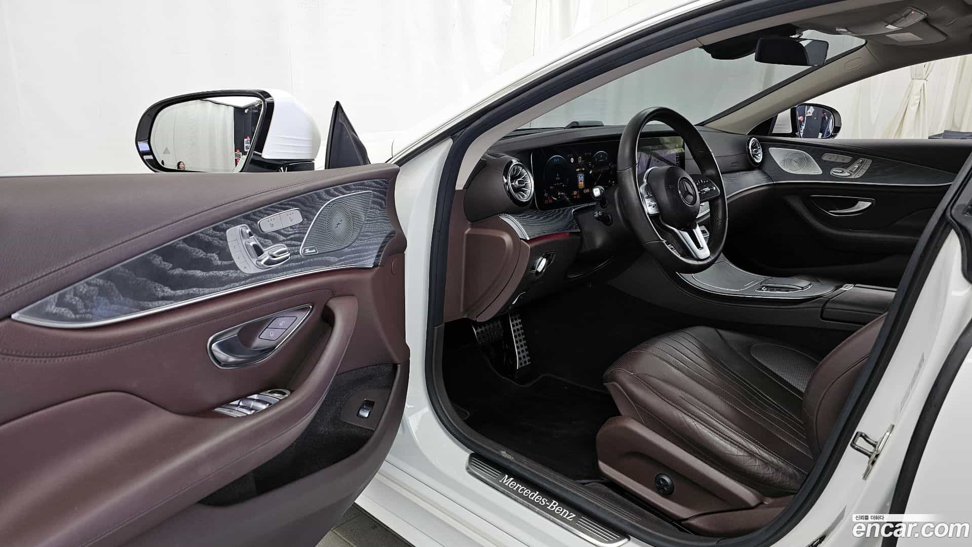 CLS-Class Mercedes-Benz 2021.4-INNER-010
