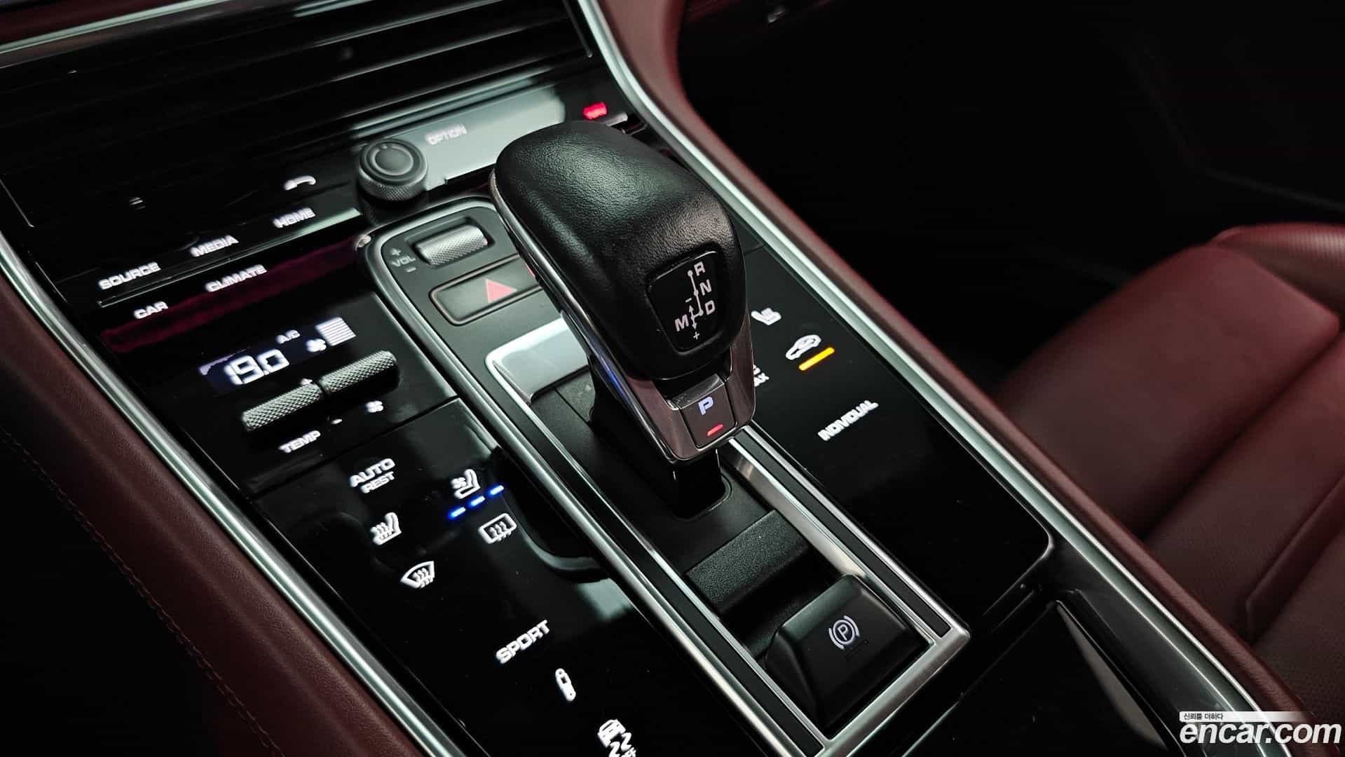 Panamera Porsche 2018.3-INNER-009