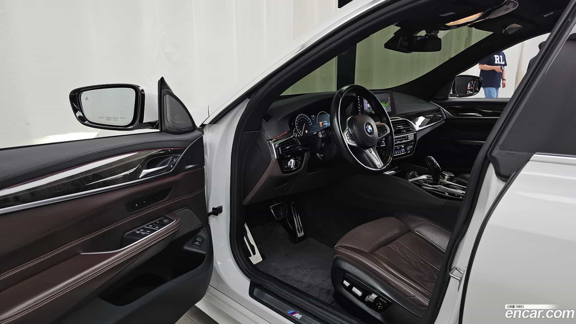 Gran Turismo BMW 2019.0-INNER-010