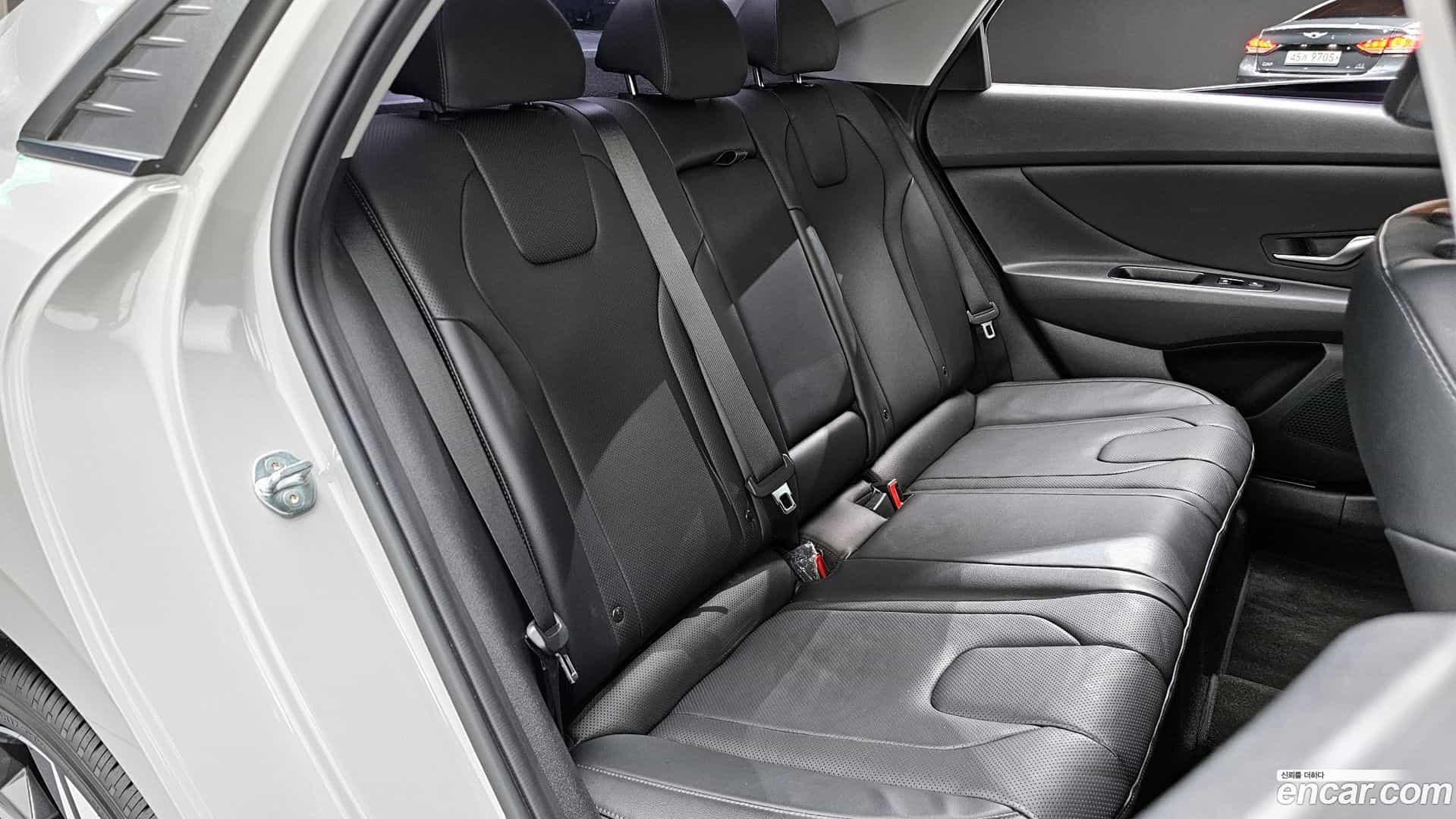 AVANTE Hyundai 2021.5-OPTION-016