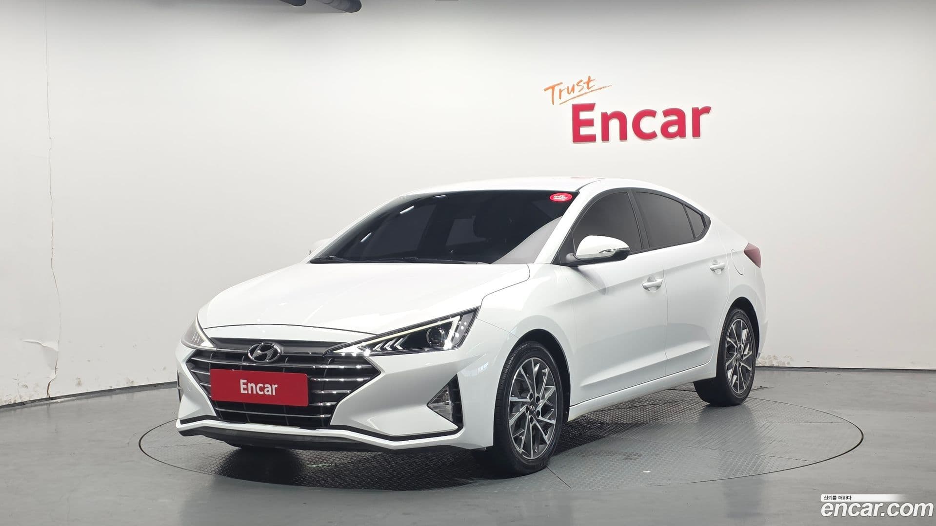 Main__Slider__Photo:AVANTE Hyundai 2019.8-0