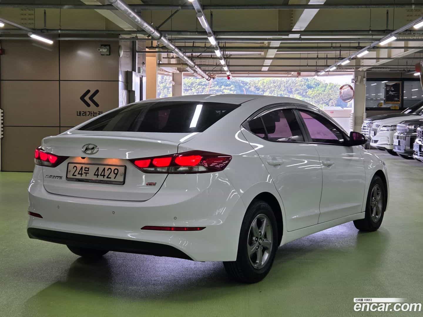 AVANTE Hyundai 2016.4-OUTER-004