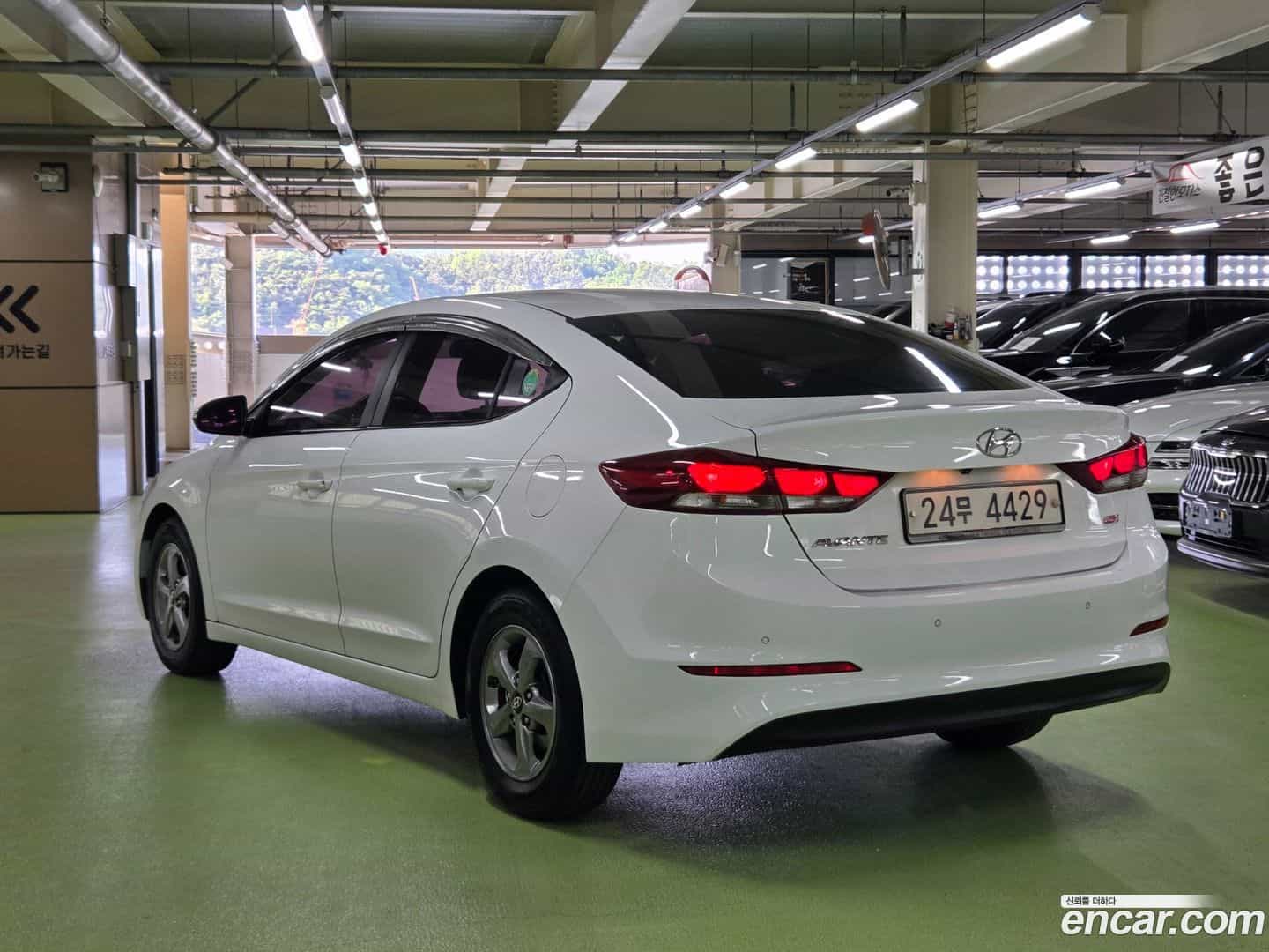 AVANTE Hyundai 2016.4-OUTER-005