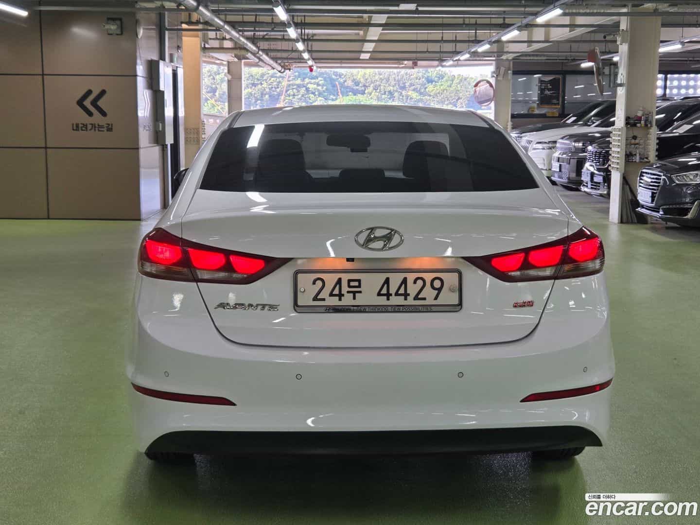 AVANTE Hyundai 2016.4-OUTER-006