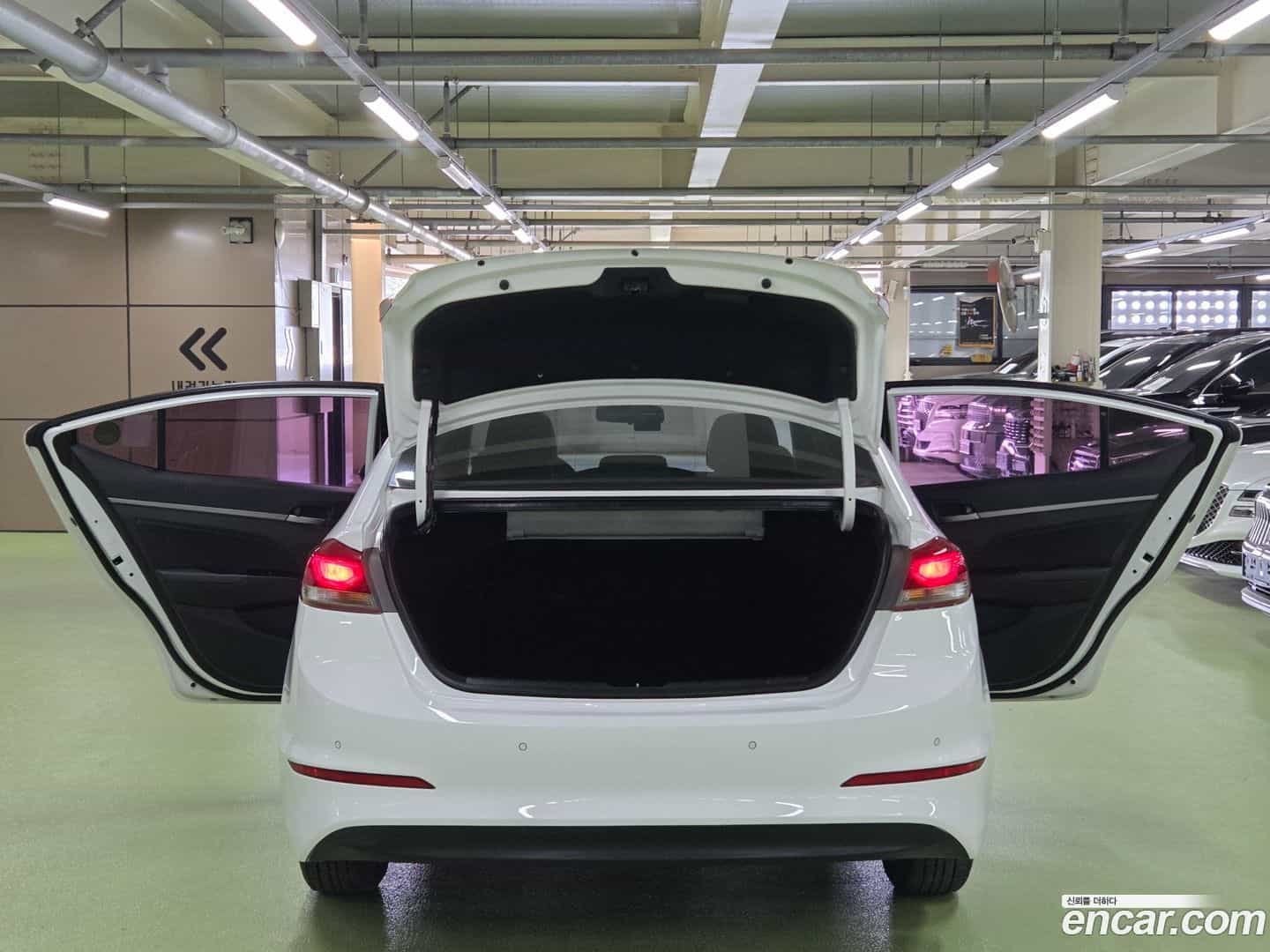 AVANTE Hyundai 2016.4-INNER-007