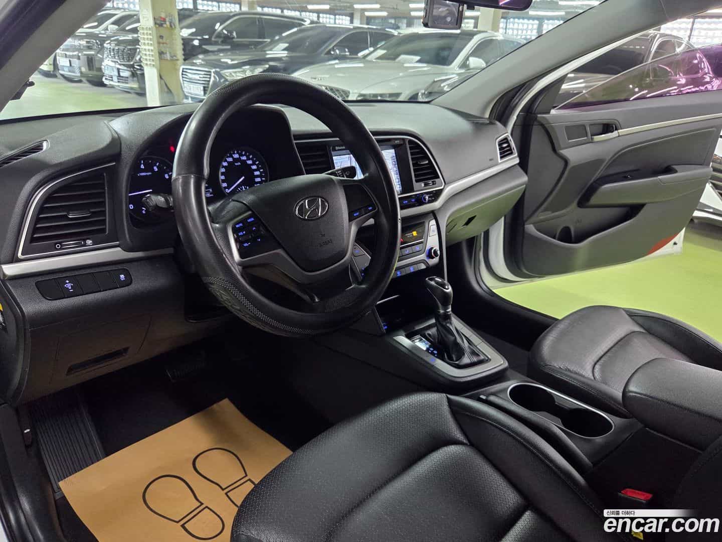 AVANTE Hyundai 2016.4-OPTION-015